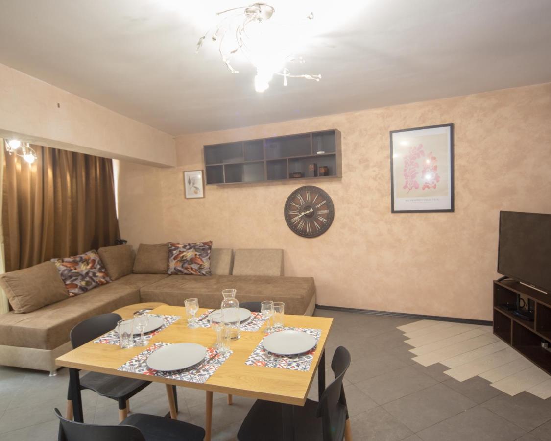 Апартаменти Aleks Holiday-center,sea,parking *