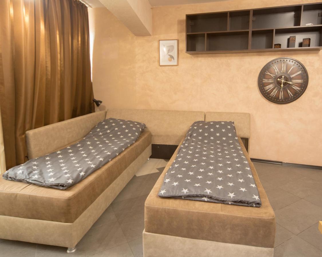 Апартаменти Aleks Holiday-center,sea,parking *